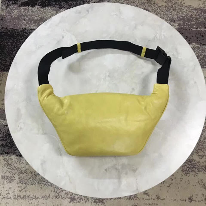 BALENCIAG巴黎世家 爆款 專櫃同步更新 斜挎胸包腰包 小牛皮材質 前面拉鏈口袋 簡約兩用包  BL1514